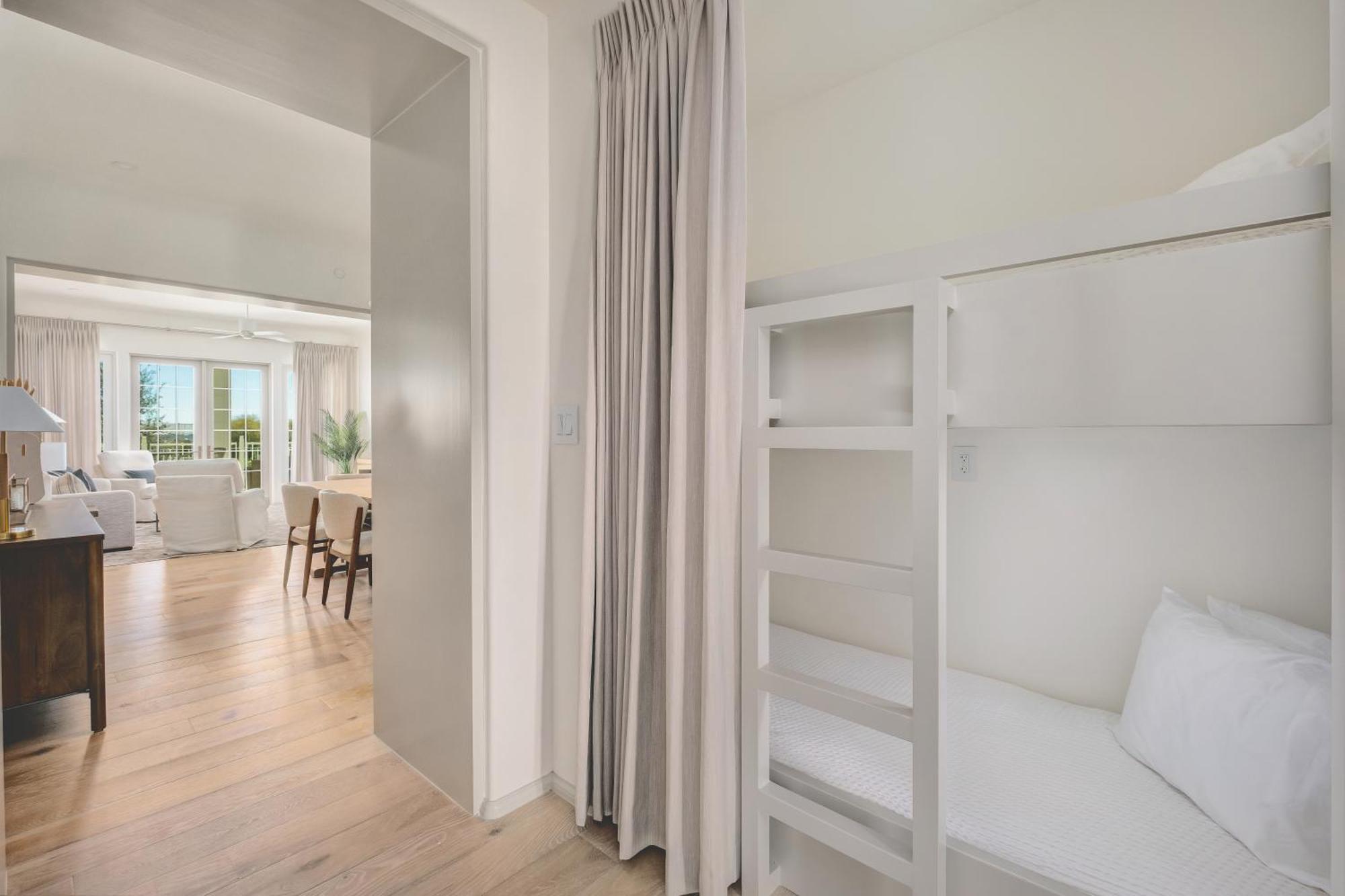 Kaiya Beach Resort Inlet Beach Zimmer foto